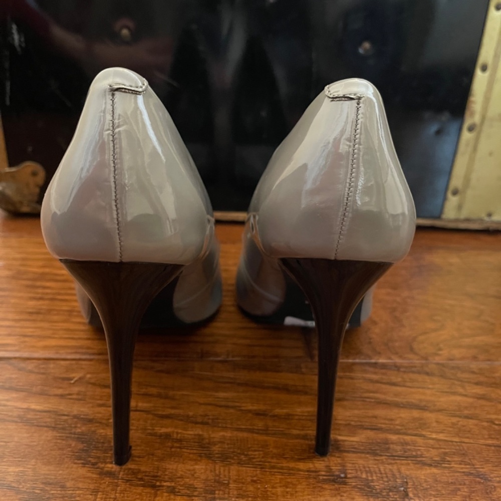 Le Chateau Faux Patent Leather Heels - Size 40 - Picture 6 of 6